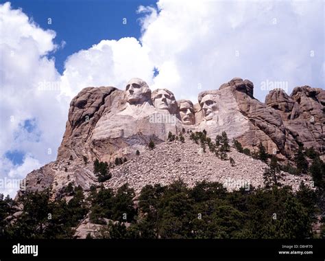 Giant Rock carvings of four US presidents, Mount Rushmore National ...