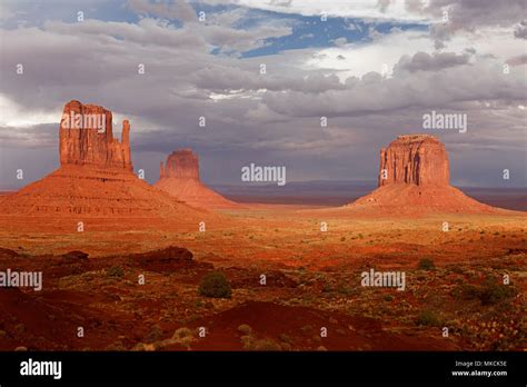 View of Monument Valley Desert Stock Photo - Alamy