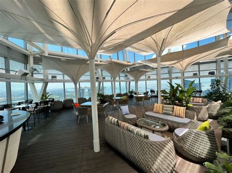 10 Best Rooftop Restaurants in Singapore [2024 UPDATE]