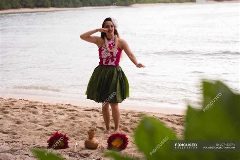 Hawaii hula dancer in costume dancing on the beach — hawaiian ...