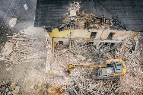 Escavador Amarelo Destrói Prédio Máquina Pesada Está Demolindo Um