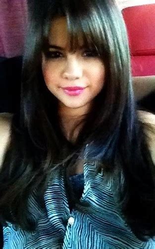 Selena Gomez Debuts New Hairstyle And Bangs On Facebook Uniwigs® The