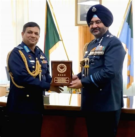 Iaf Chief Air Chief Marshal B S Dhanoa Meets Air Chief Marshal Masihuzzaman Serniabat