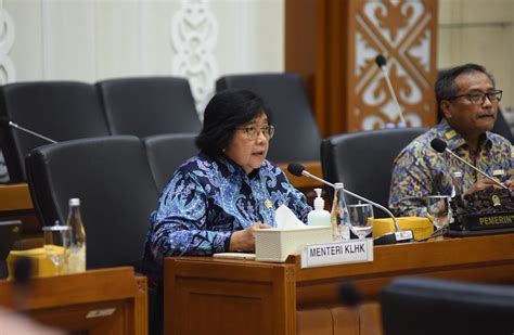 Menteri Siti Sampaikan Pandangan Soal Revisi UU Pengelolaan Sampah