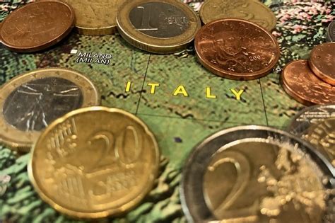 Italy Currency: What to Know About Money in Italy (2023)