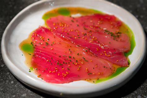 Carpaccio De Ton Cu Sos De Fructul Pasiunii