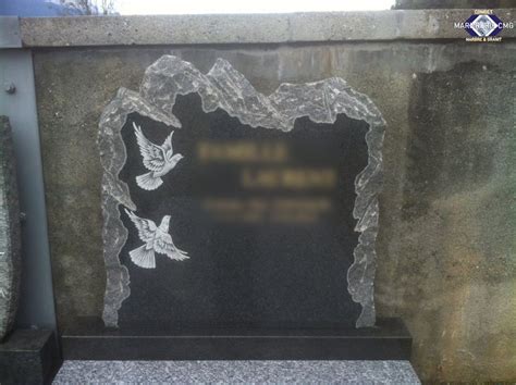 MONUMENT EN GRANIT DU TARN ET STÈLE NOIRE Marbrerie CMG