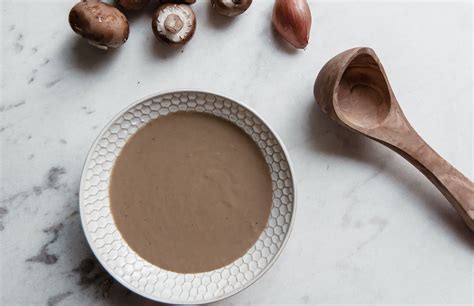 Easy Vegan Mushroom Gravy The Veggie Life