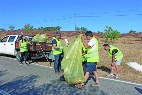 Alcoutim Recolhe Uma Tonelada De Lixo Na Estrada Nacional Postal