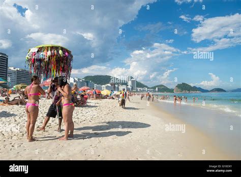 Brasilianische Frauen Am Strand Fotos Und Bildmaterial In Hoher