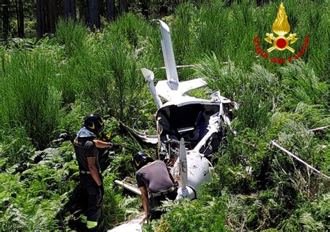 Incidente Aereo A Cotronei Ultraleggero Finisce Fuori Pista Durante