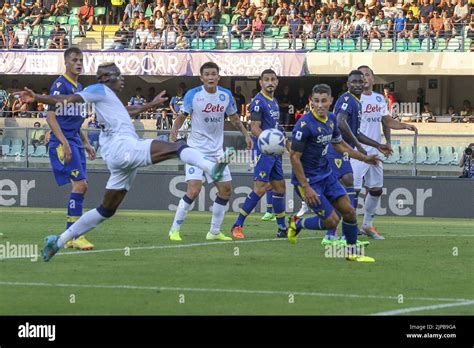 Victor Osimhen Di Ssc Napoli Segna Un Gol Durante Hellas Verona Vs Ssc