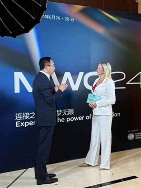 Honor CEO Unveils Phones to Reduce Eye Strain and Detect AI Deepfakes