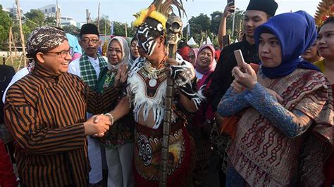 Anies Baswedan Gunakan Baju Adat Saat Upacara Peringatan HUT RI Ke 78