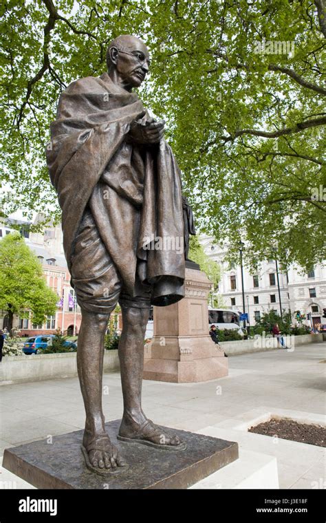 statue of Mahatma Gandhi Stock Photo - Alamy