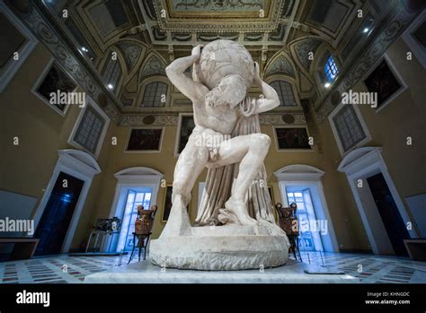 Nápoles Italia Atlas Farnese escultura del siglo II D C el Museo