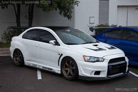 White Mitsubishi Lancer Evolution X Benlevy