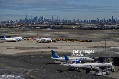 806 United Airlines Newark Airport Stock Photos, High-Res Pictures, and ...