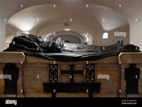 Benedict Xvs Tomb In The Crypt Of St Peters Basilica Resting Place