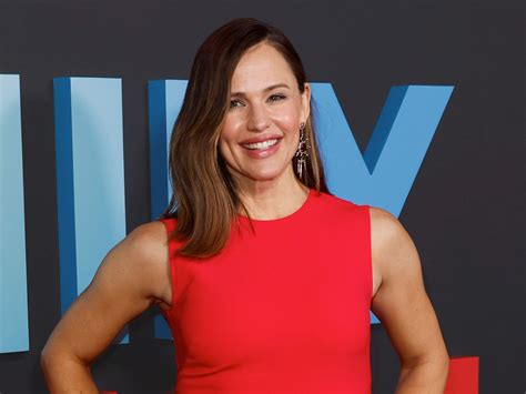 Happy Birthday Jennifer Garner Shop Her Fashion And Beauty Staples