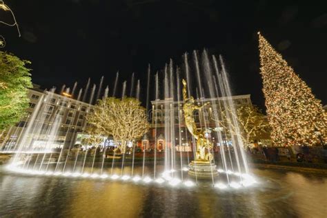 Christmas at Shopping Mall, Glendale Galleria Editorial Photo - Image ...