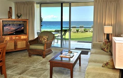 Hale Pau Hana Resort | Rooms For Change