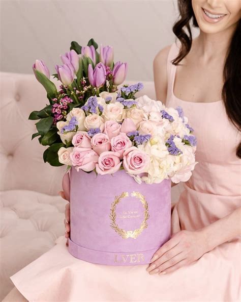 Pin by Glamour on Девушки и цветы Rose flower arrangements Unique