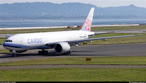 B China Airlines Boeing F Photo By Omgcat Id