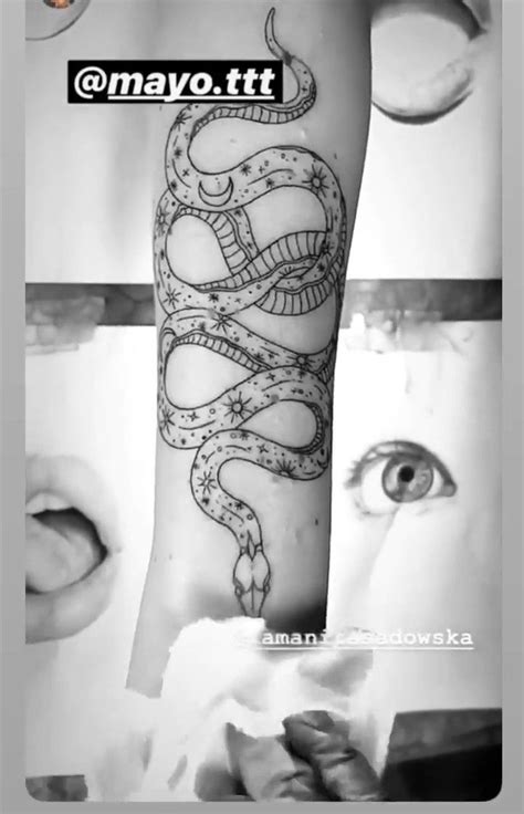 moon and sun snake tattoo | Tatoeage ideeën, Tatoeage