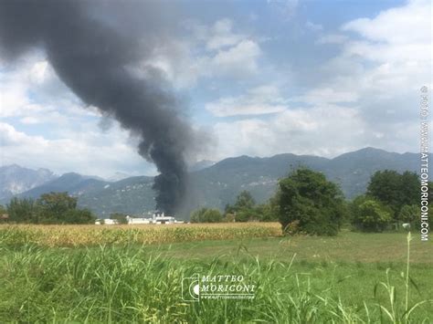 Incendio A Pietrasanta Fumo Visibile Dalla Costa Della Versilia Nove