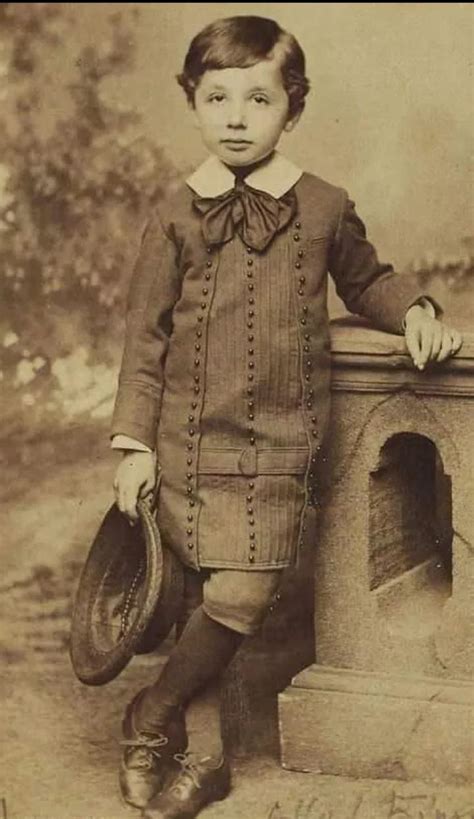 Albert Einstein at the age of 5 in 1884. : r/OldSchoolCool