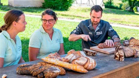 Ein Tag Im Backhaus Brotsommelier J Rg Schmid Trifft Beurener