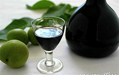 Nocino Ricetta Liquore Amaro Digestivo In Cucina Con Mire