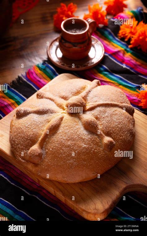 Pan De Muerto Pan Dulce T Pico Mexicano Que Se Consume En La Estaci N