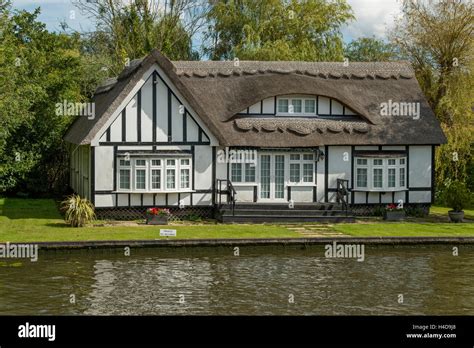 Riverside Thatched Cottage Horning Norfolk England Stock Photo Alamy