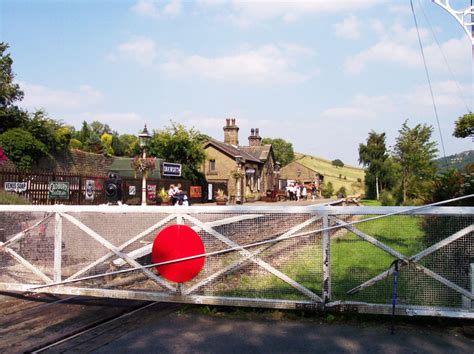 Oakworth Station Raymond Knapman Cc By Sa Geograph Britain And