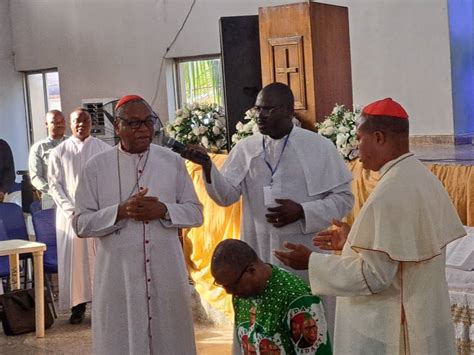 PHOTOS Peter Obi Pulls Massive Crowd In Edo Roving Naija