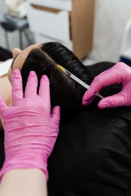 Premium Photo Cosmetologist Is Making Mesotherapy Injections In Hair