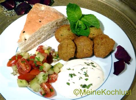 Falafel Mit Salat Joghurt Und Fladenbrot Meine Kochlust Meine Rezepte