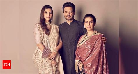 Sonam Kapoor Pens A Touching Note For Anil Kapoor And Sunita On Their