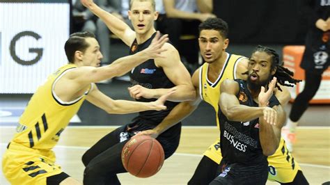 Basketball Bundesliga Duell Der Giganten Niners Chemnitz Wollen