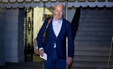 Joe Biden Annunci Deliranti E Dialogo Coi Morti Un Anno Da Incubo