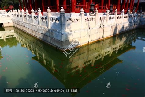 北京孔庙国子监辟雍湖水倒影历史古迹景区旅游景点摄影汇图网