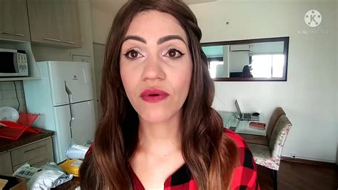 At Lets See If Catches Before She Removes It Nude Video On