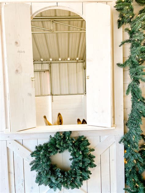 How to Decorate your Barn for Christmas - Thermaland Oaks