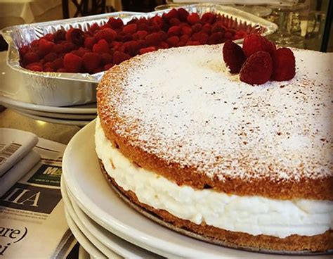 Ricetta Torta Di Pan Di Spagna Con Ricotta E Lamponi La Cucina Italiana