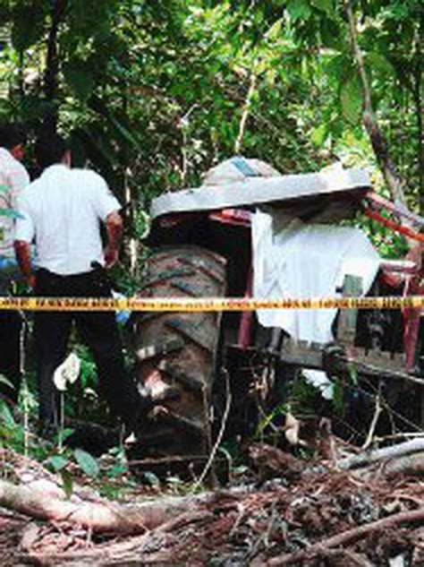 Chofer de 17 años muere en vuelco de chapulín La Nación