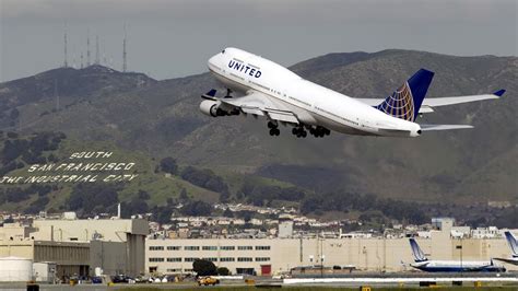 United Airlines 747 flying off into the sunset today — how it played ...