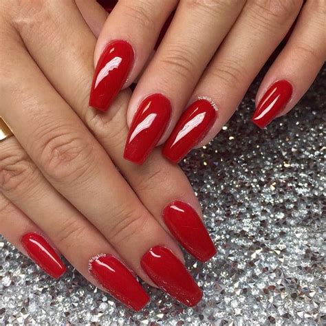 Nora K Nails Bordeaux Fr 🇫🇷 On Instagram “nails By Julie Aller On Commence La Couleur Rouge