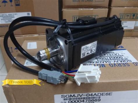 1PC YASKAWA SGMJV 04ADE6E Servo Motor SGMJV04ADE6E New One Year